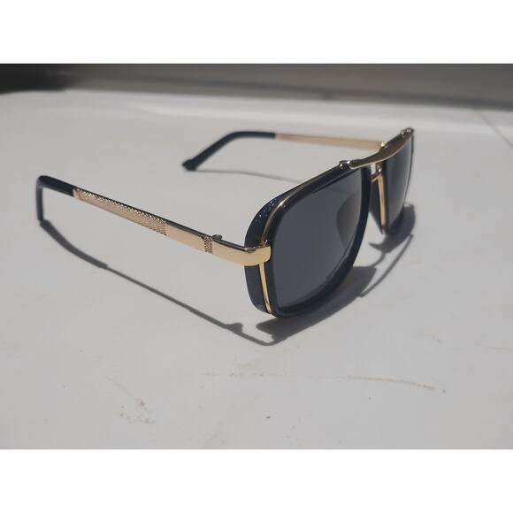 Unbranded Unisex Adult Sunglasses New Never Been Used Gold Frame Black Lenses - Picture 1 of 6